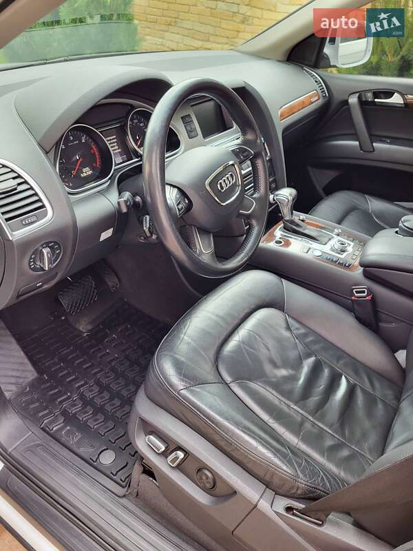 Позашляховик / Кросовер Audi Q7 2014 в Острозі