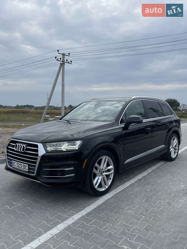 Внедорожник / Кроссовер Audi Q7 2017 в 