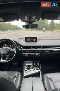 Внедорожник / Кроссовер Audi Q7 2017 в 