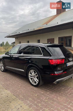 Внедорожник / Кроссовер Audi Q7 2017 в 
