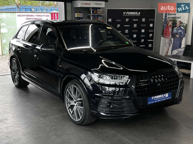 Внедорожник / Кроссовер Audi Q7 2017 в Нововолынске
