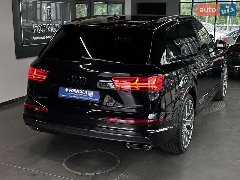 Внедорожник / Кроссовер Audi Q7 2017 в Нововолынске
