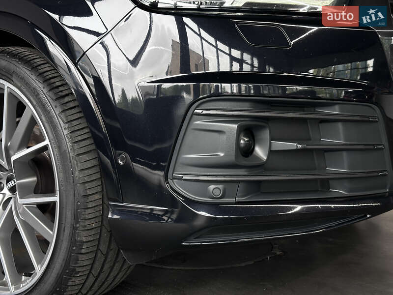 Внедорожник / Кроссовер Audi Q7 2017 в Нововолынске