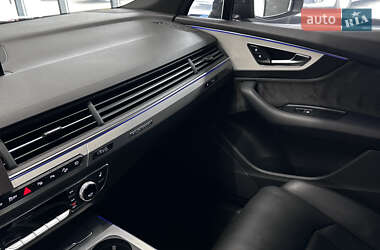 Внедорожник / Кроссовер Audi Q7 2017 в Нововолынске