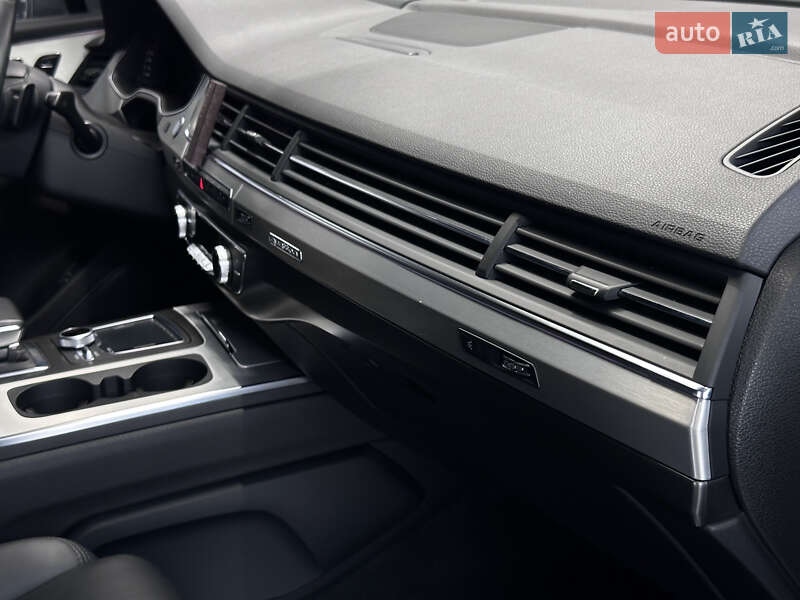Внедорожник / Кроссовер Audi Q7 2017 в Нововолынске