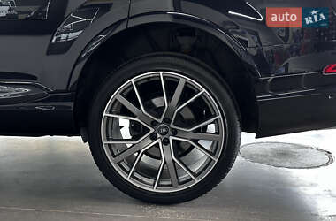 Внедорожник / Кроссовер Audi Q7 2017 в Нововолынске