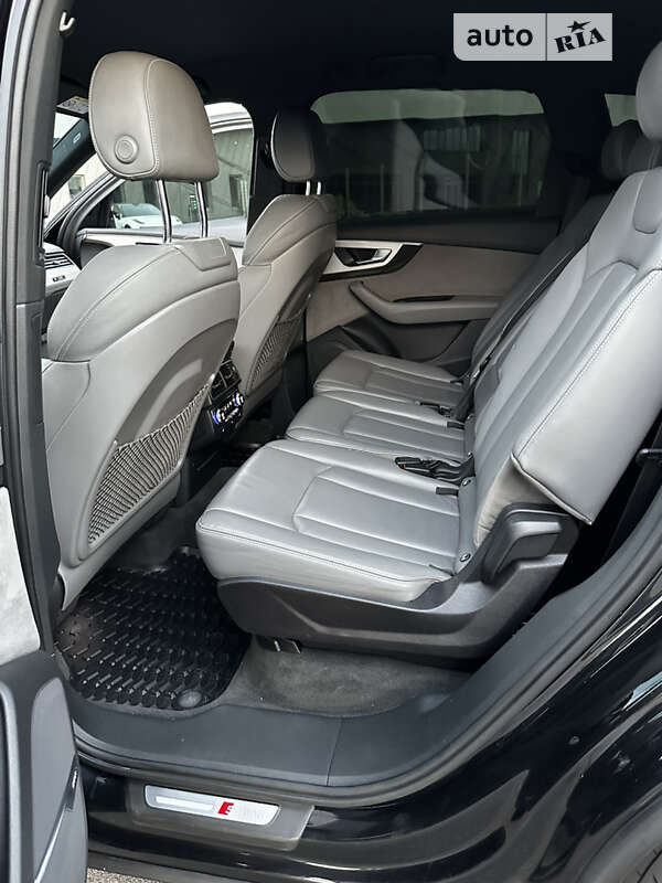 Позашляховик / Кросовер Audi Q7 2015 в Львові