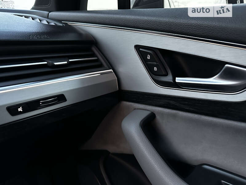 Позашляховик / Кросовер Audi Q7 2015 в Львові
