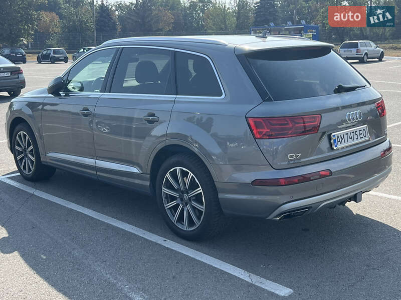 Позашляховик / Кросовер Audi Q7 2016 в Житомирі