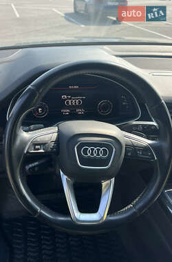 Внедорожник / Кроссовер Audi Q7 2016 в 