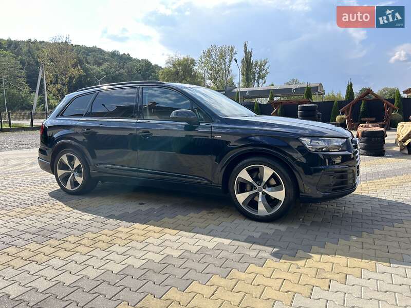 Позашляховик / Кросовер Audi Q7 2016 в Іршаві