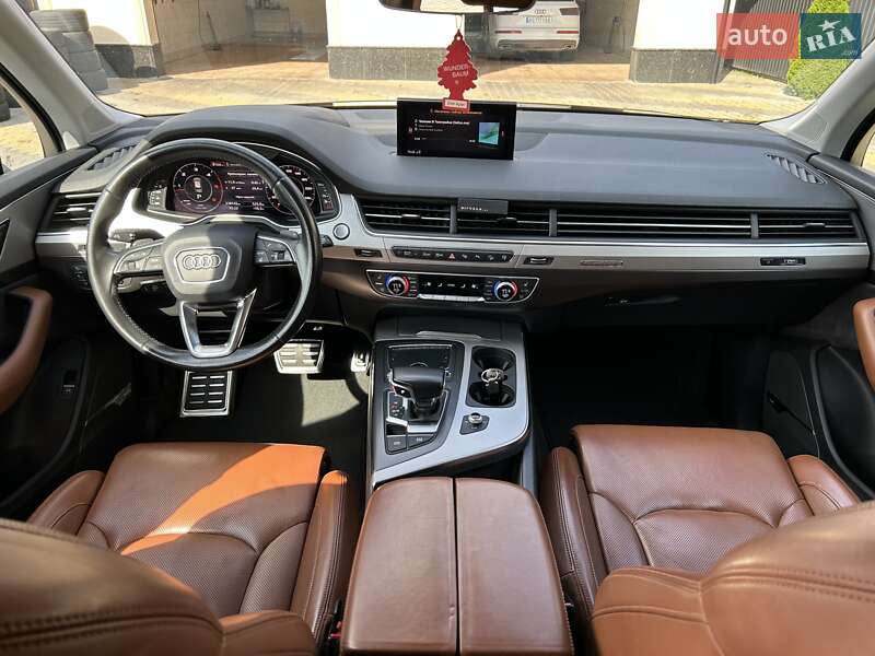 Позашляховик / Кросовер Audi Q7 2016 в Іршаві