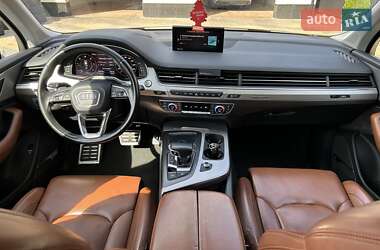 Внедорожник / Кроссовер Audi Q7 2016 в 