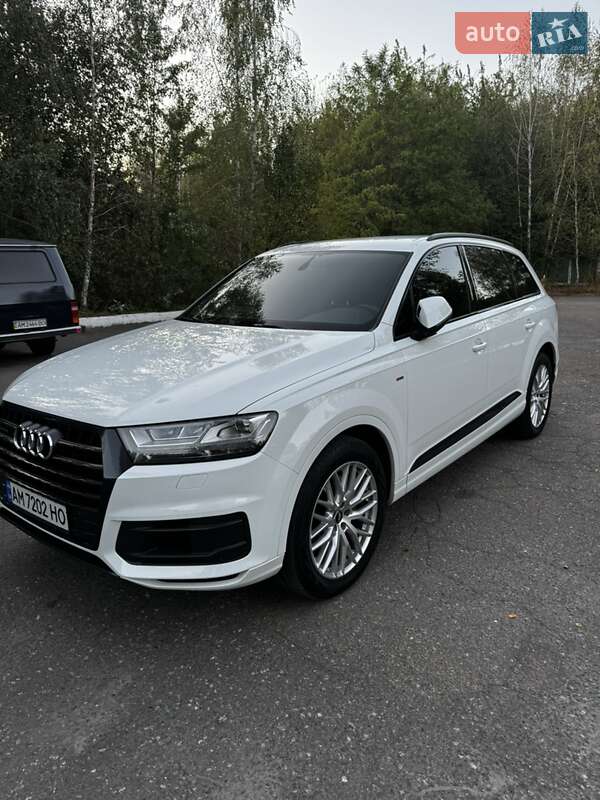 Позашляховик / Кросовер Audi Q7 2017 в Житомирі