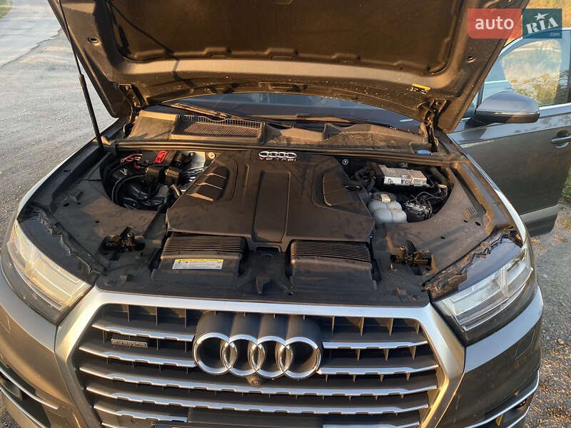 Внедорожник / Кроссовер Audi Q7 2017 в Борщеве