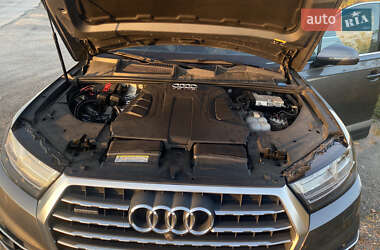 Позашляховик / Кросовер Audi Q7 2017 в 