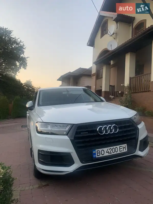 Внедорожник / Кроссовер Audi Q7 2015 в 