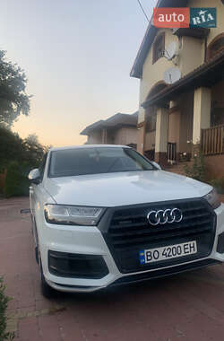 Внедорожник / Кроссовер Audi Q7 2015 в 