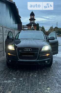 Позашляховик / Кросовер Audi Q7 2009 в 