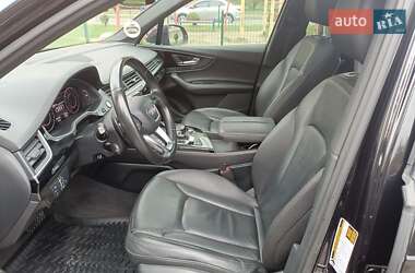 Внедорожник / Кроссовер Audi Q7 2016 в 