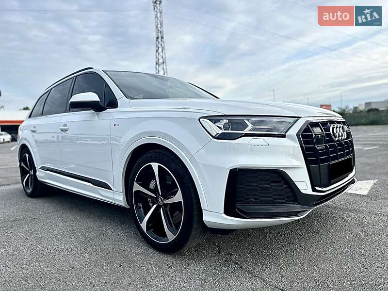 Позашляховик / Кросовер Audi Q7 2020 в Ужгороді