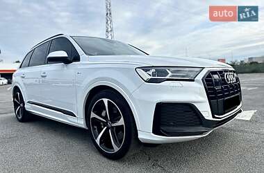 Позашляховик / Кросовер Audi Q7 2020 в Ужгороді