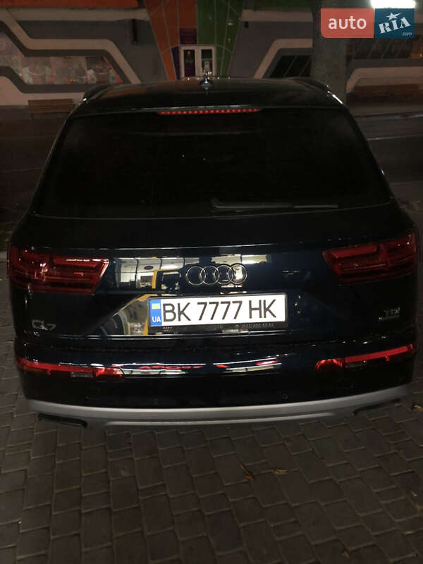Внедорожник / Кроссовер Audi Q7 2015 в Ровно