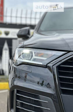 Внедорожник / Кроссовер Audi Q7 2020 в Киеве