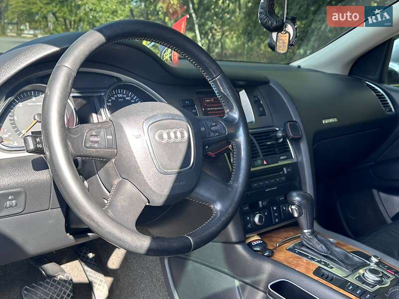 Позашляховик / Кросовер Audi Q7 2006 в Дніпрі
