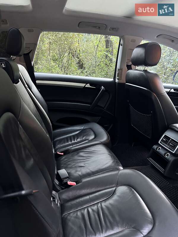 Позашляховик / Кросовер Audi Q7 2010 в Нововолинську