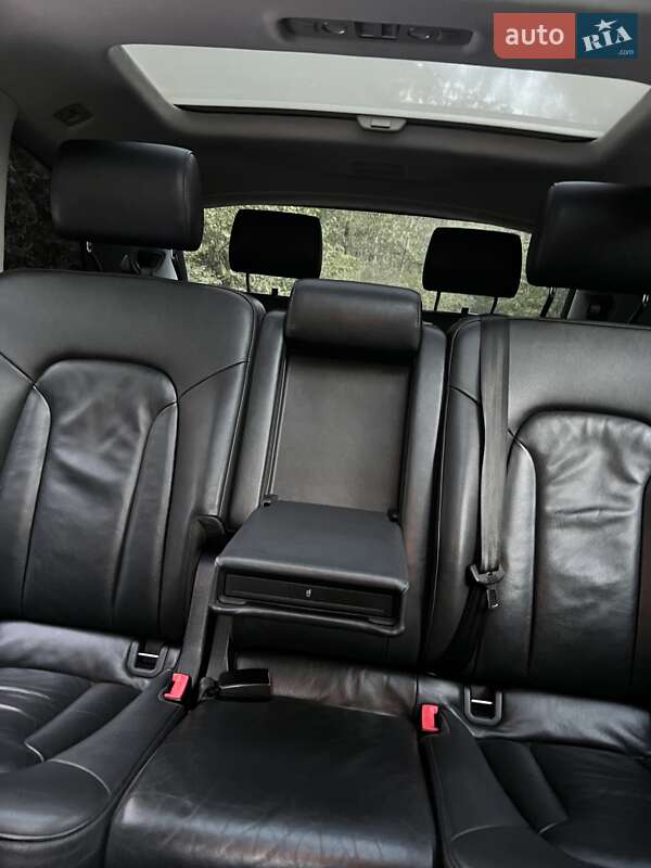 Позашляховик / Кросовер Audi Q7 2010 в Нововолинську