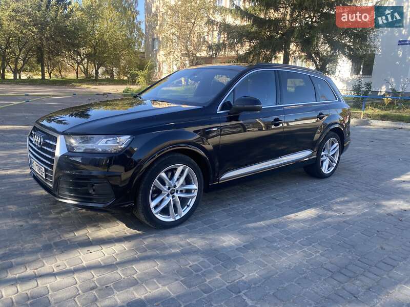 Внедорожник / Кроссовер Audi Q7 2015 в 
