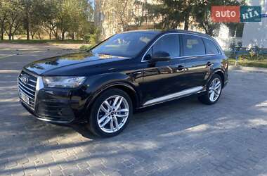 Внедорожник / Кроссовер Audi Q7 2015 в 