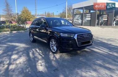Внедорожник / Кроссовер Audi Q7 2015 в 