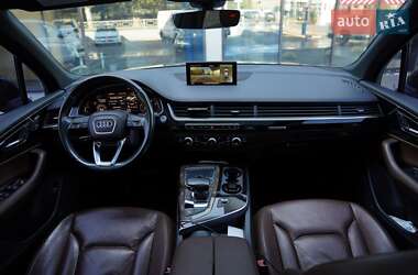 Внедорожник / Кроссовер Audi Q7 2016 в 