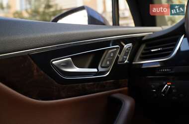 Внедорожник / Кроссовер Audi Q7 2016 в 