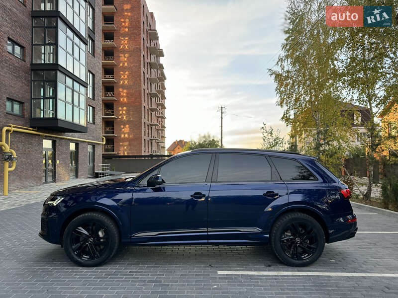 Внедорожник / Кроссовер Audi Q7 2022 в 