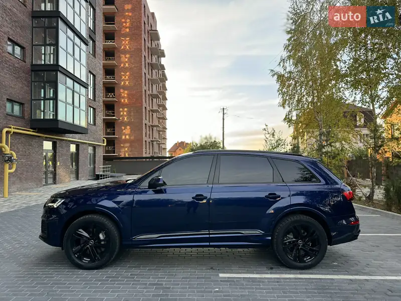Внедорожник / Кроссовер Audi Q7 2022 в 