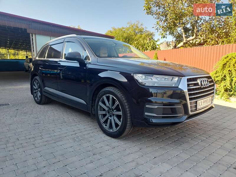 Внедорожник / Кроссовер Audi Q7 2017 в 