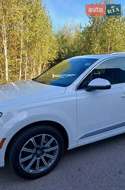 Внедорожник / Кроссовер Audi Q7 2017 в 