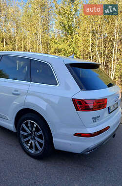 Внедорожник / Кроссовер Audi Q7 2017 в 