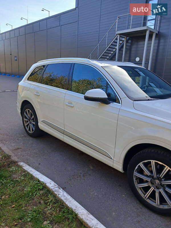 Позашляховик / Кросовер Audi Q7 2017 в Києві