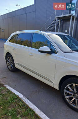 Внедорожник / Кроссовер Audi Q7 2017 в 