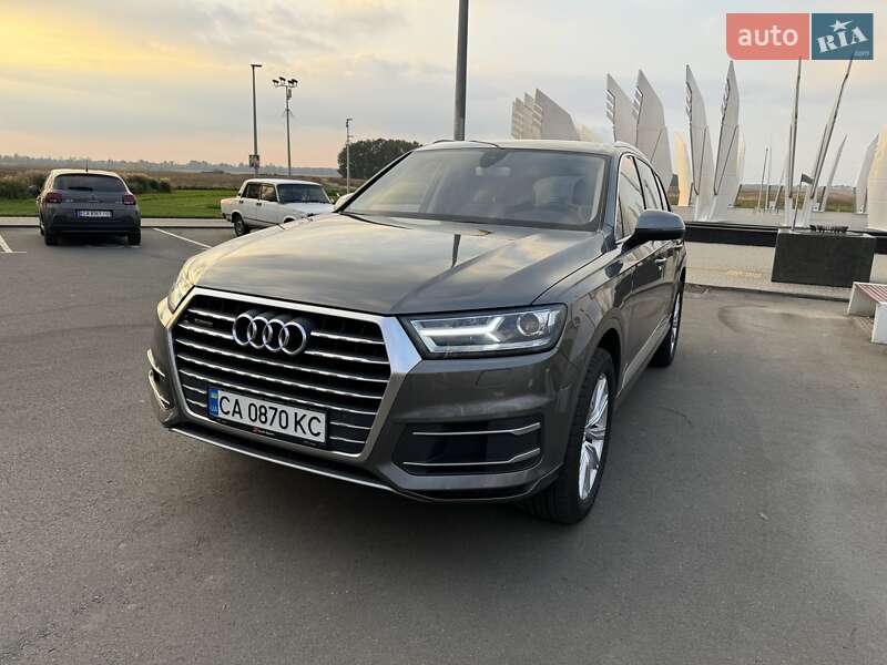 Позашляховик / Кросовер Audi Q7 2016 в Шполі