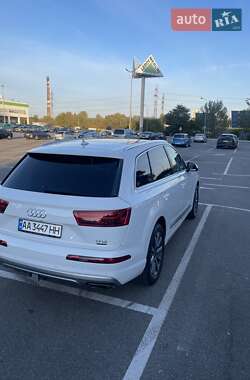 Внедорожник / Кроссовер Audi Q7 2017 в 