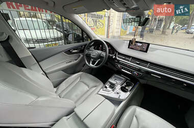 Позашляховик / Кросовер Audi Q7 2017 в 