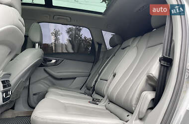 Позашляховик / Кросовер Audi Q7 2017 в 