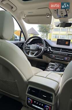 Внедорожник / Кроссовер Audi Q7 2018 в 