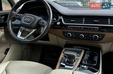 Позашляховик / Кросовер Audi Q7 2016 в 