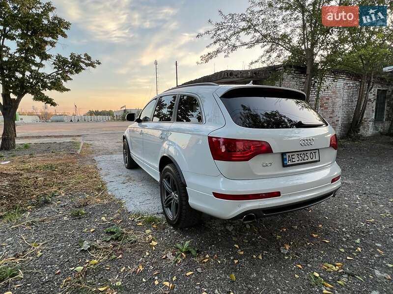 Внедорожник / Кроссовер Audi Q7 2013 в Днепре
